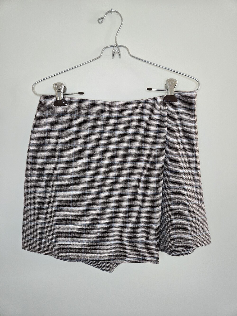 JustFab brown, ivory + light blue plaid skort, elastic waistband